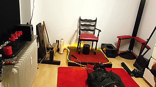 Curvy Dominatrix Delivers Facesitting to Her Leather Slave