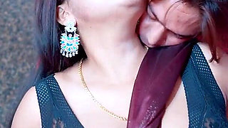 Desi Hot Bhabhi Seduced by Ac Technician in the Sexy Room