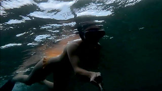 Snorkel Slut: Tight Bikini, Dive Mask & Underwater Fin Tease