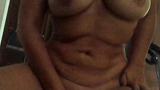 Big boob brunette masturbates on webcam