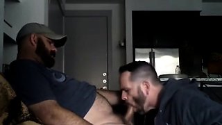 Latino Amateur Blowjob mit Cum Tribute
