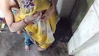 Bhabhi ki chudai, brother-in-law se when his husband was not at home, then sister-in-law was forgotten in the room at night and brother-in-law ke cock chusa ke bhabhi ne stood and then stood up.