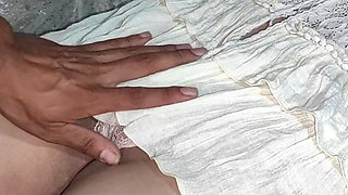 Virgin of +18 Rubs My Vaginal Lips and We End up Having Sex in Amateur Homemade Video.