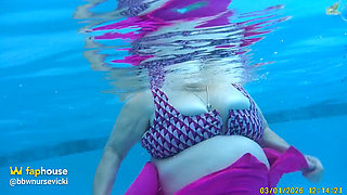 Big Beauty Nurse Vicki Shows off Her Water Shoes and