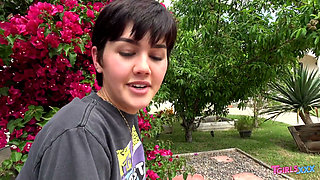 Daisy Taylor sucks a dick outdoors