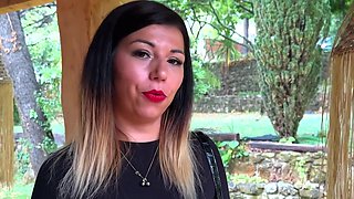 Lily Alix provides first aid in her own way... - Jacquie et Michel TV