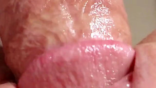 Excellent Close-up! Fucking a Wet Pussy and Covering It with Cum
