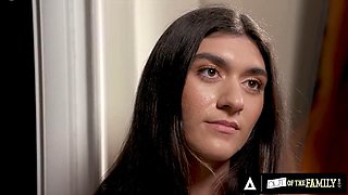 OUT OF THE FAMILY - Aubry Babcock s Sexuality Test Turns Into Stepmom Lauren Phillips Hardcore 3-Way: Porn