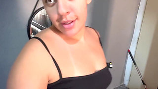 Maid Cleaning the Boss's Room Full of Horny to Give Her Pussy