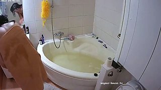 Amateur couple on real hidden cam