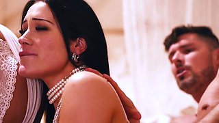 Lola Bellucci The Italian Seductress Dominating Group