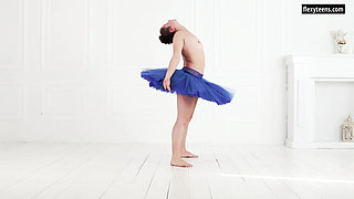 Figly Migly sexy petite brunette gymnast