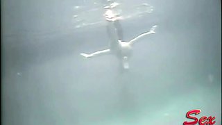 Alexa Belle BJ Training Underwater - Brunette babe in unique video