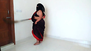 35y Old Sexy Huge Boobs Desi Stepaunty Fucked by a Guy When She Swipeing Room