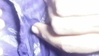 Real Video of 32 Years Old Madhuri Pickup From the New Delhi Road and Her Husband Left Her