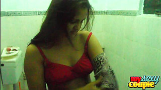 Beautiful Wife’s Steamy Shower Allure Mesmerising Moment of Natural Beauty