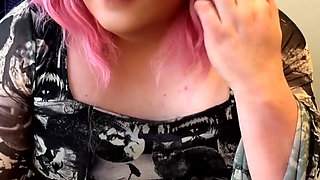 Goth Sissy Shows You How It's Done