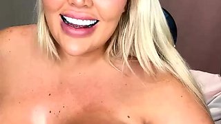 Foxy 3D Superwoman bounces up and down on a cock