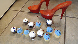 Compressing mini cupcakes stilettos