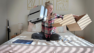 Unboxing and Trying the Ueros Sex Machine