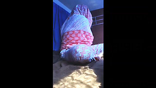 Bus me bhabi Ne chut dikha di chalu bus me