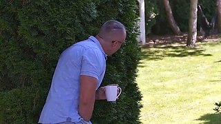 Sexy black-haired performs heavy gargle for her daddy