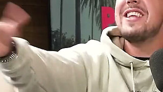 Kenzie Anne Loses P＊rn Virginity to Tyga