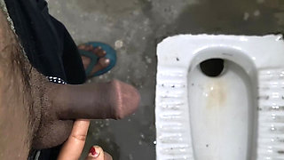 Only pissing of indian bhabhi