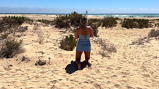 Beach Public Pee From Girl with Bubble Ass