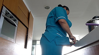 Employee with a Big Ass Masturbates Her Juicy Pussy While Cooking for Her Boss