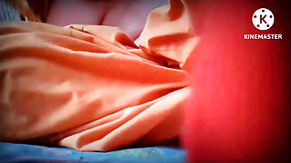 Solo girl goes on all fours to enjoy lots of fingering