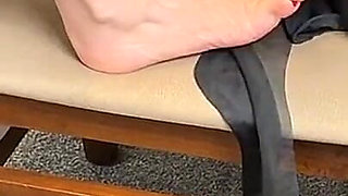 Vgq23 Aunty Sandra Putting on Her Classic Seamed Stockings