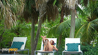 Poolside Quickie: Honeydippedc