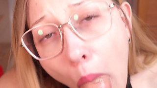 4K Baby Sucks Well to Get a Big Load of Cum in Her Mouth