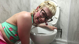 Alternative Latex Fuckdoll Explains Toilet Humiliation Obsession
