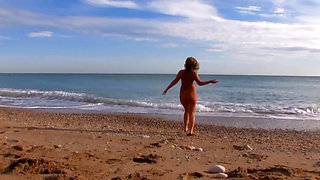 hot babe on the beach does a blowjob and then gets fucked