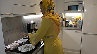 Homemade Sex with Big Ass Muslim Arab Stepmom in Hijab
