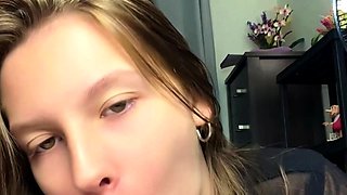 Cute amateur teen girl toying her pussy in bed on cam